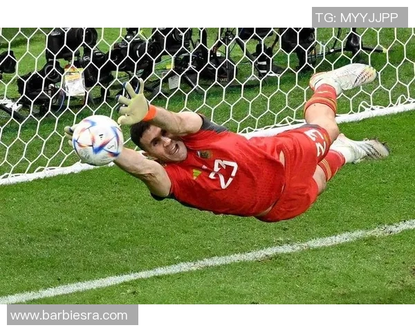 马丁内斯的传奇旅程：从新星崛起到世界足球舞台的璀璨之星